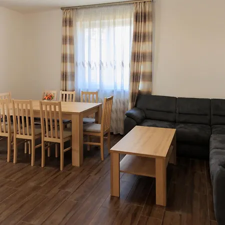 Lesi Vendeghaz Apartmán *
